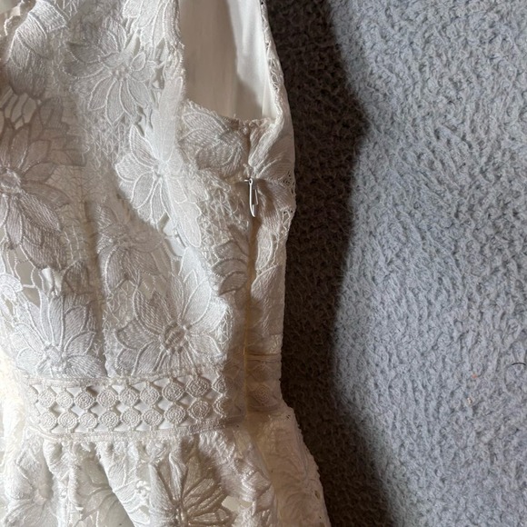Soieblu Dress Womens Small Cream Deep V Neck Lace Overlay Sleeveless Dress NEW‎ - Picture 5 of 10